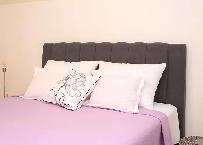 Apartment Dvor Split