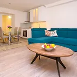 Dvor Apartment *
