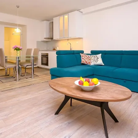 Dvor Apartamento *
