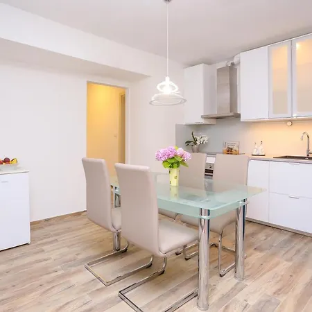 Appartement Dvor Split