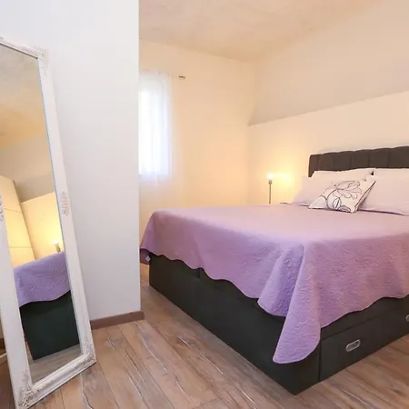 Dvor Apartment *