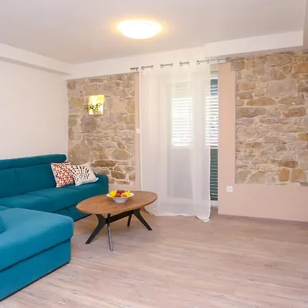 Dvor Apartment *